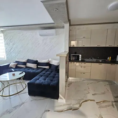 Apartamento Small Flat - Walk To Station & Cathedral Varna