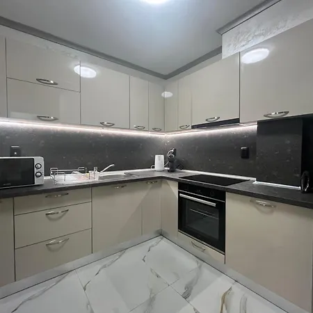 Small Flat - Walk To Station & Cathedral