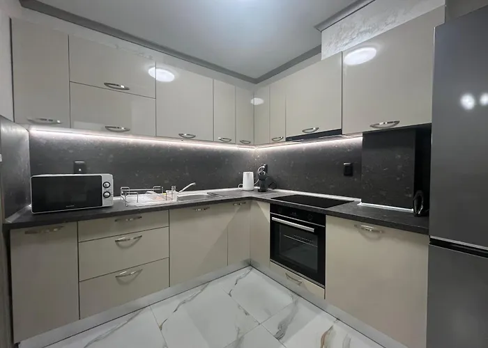 Small Flat - Walk To Station & Cathedral